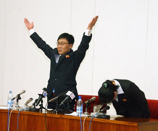 据朝中社报道，一对脱北者夫妻重新回到朝鲜后，于2 