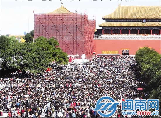 昨日，游客挤爆北京故宫