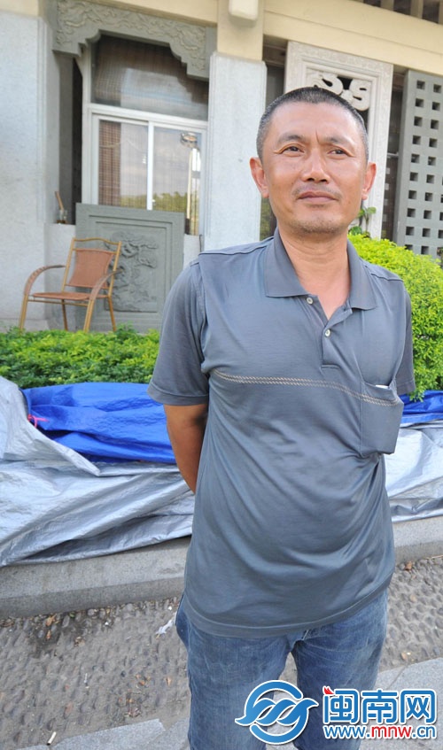 西湖公园租车处管理员老杨