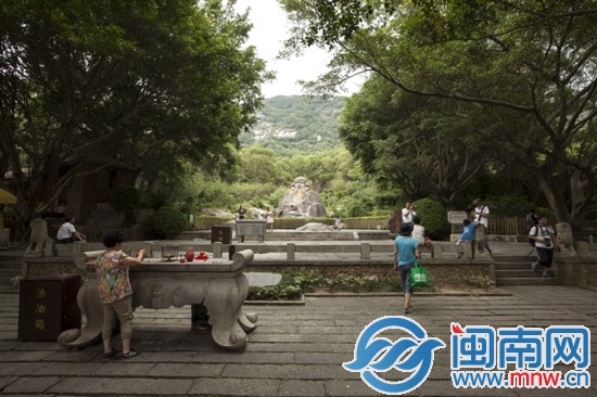 黄金周最后一天，泉州老君岩游客数量少了