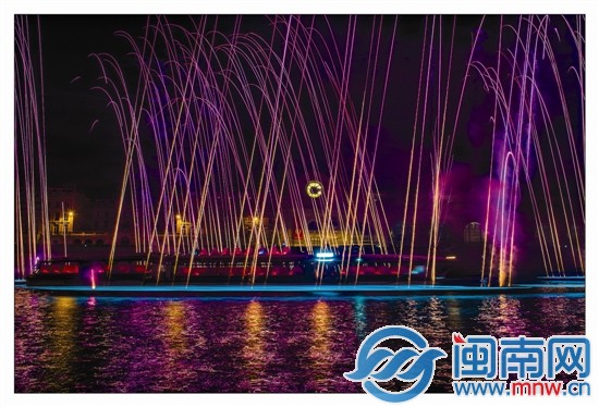 塞纳河畔，焰火绽放