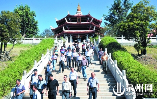 交通费用、住宿费、购物费……旅游成节日消费大头