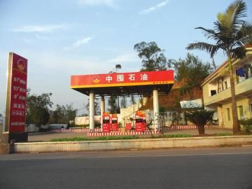 宜宾“中围石油”引围观