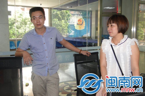 左为李先生，右为失主吴女士
