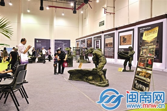 往届厦门茶博会上展示的茶文化艺术雕塑
