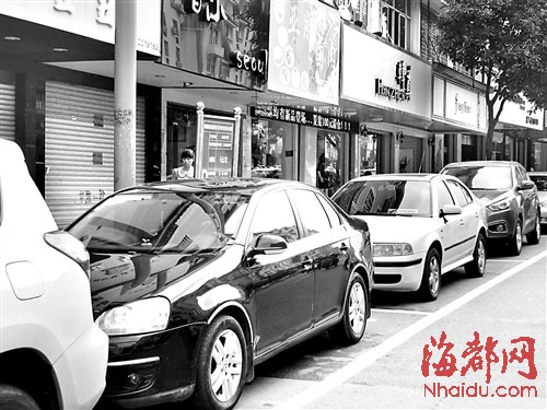 莆田有空位想停车 收费员却阻拦