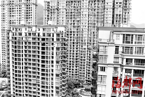 莆田小区顶楼“葡萄架” 咋成实体房