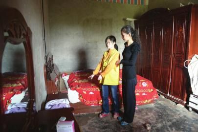 指认案发现场。图由大英公安提供