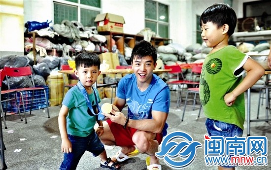 林超攀载誉返乡2