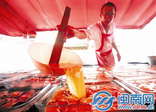 30岁的小张，已经做厨师跑江湖15年了