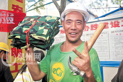建筑工人很开心