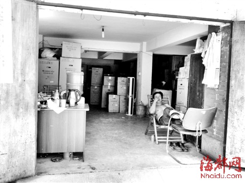 福州架空层变仓库 小区内藏隐患