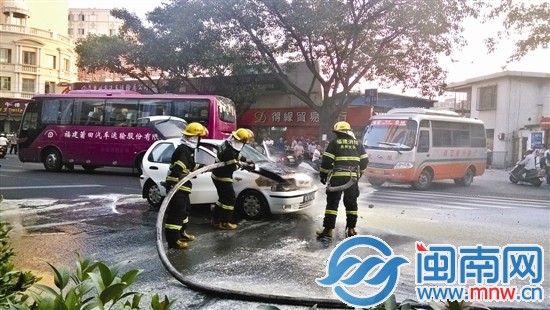 事发现场就位于车站旁边