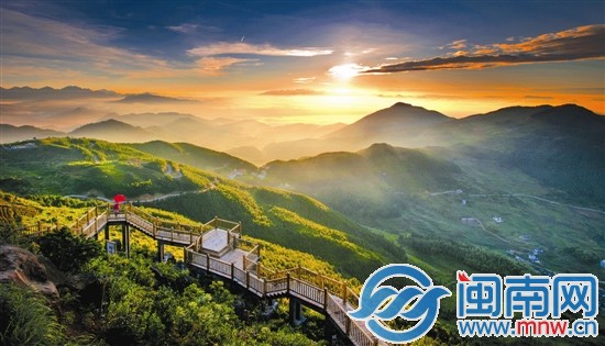 雪山晨曲