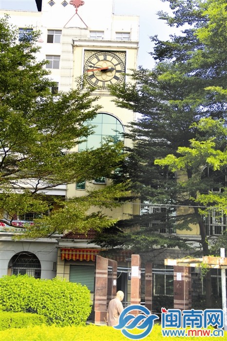 南台公园的钟