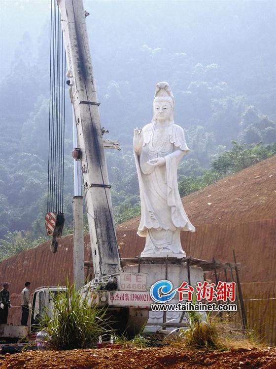 玉观音雕像