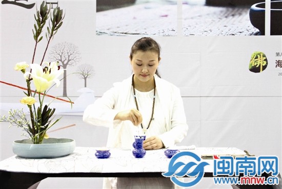 厦门国际佛事用品展的香道表演