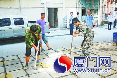 城管拆除私设的鸽子锁