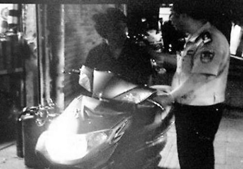 福州男子街头“耍酷” 开假警用摩托车兜风被查处