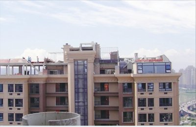 五号楼楼顶违建情况