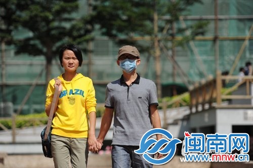 白血病男友手术 女孩：愿我两鬓斑白还能牵你走1