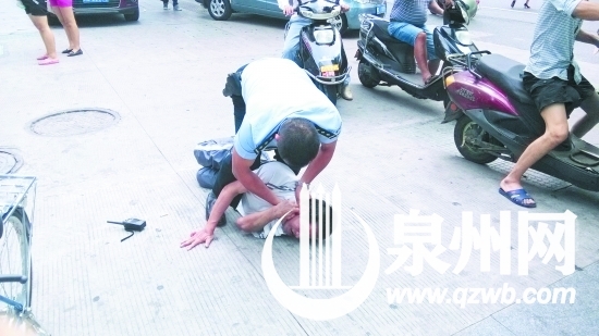 小偷被民警当场抓获