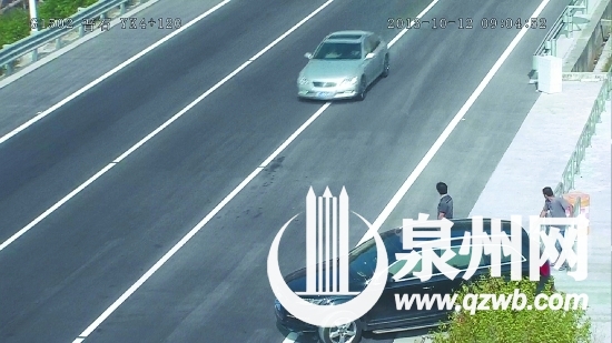 刚刚通过护栏，便有车辆呼啸而来，着实危险