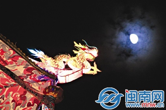 彩龙追月，此景只应龙海有
