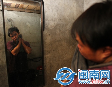 每天下班后，洗掉墨迹总得花上一段时间