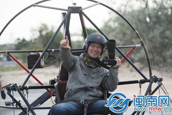 本报摄影记者、本次航拍摄影师谢向明