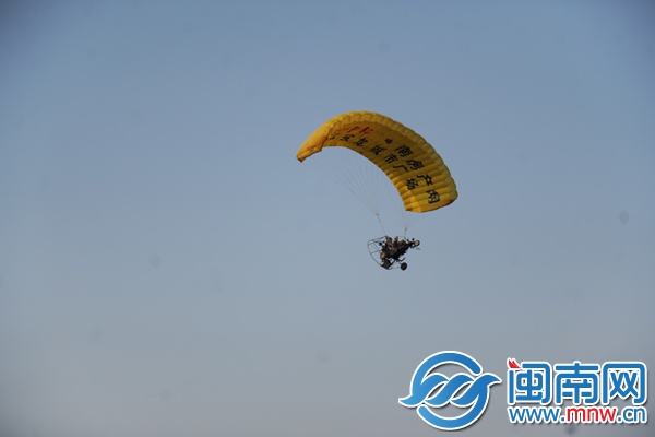 在空中顺利飞行