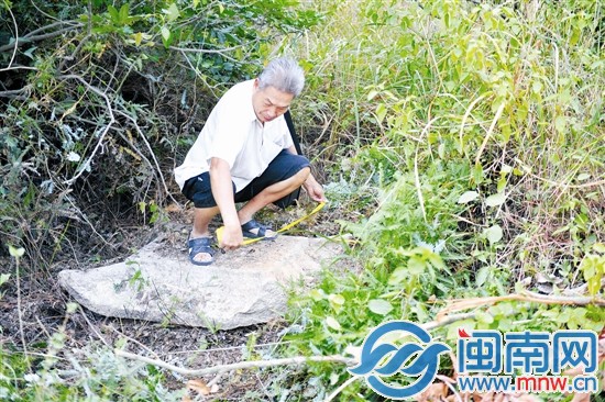 黄一龙墓旁边还发现一个石质屋顶