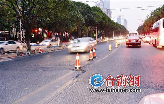 湖滨南路低洼路段正在实施垫高工程