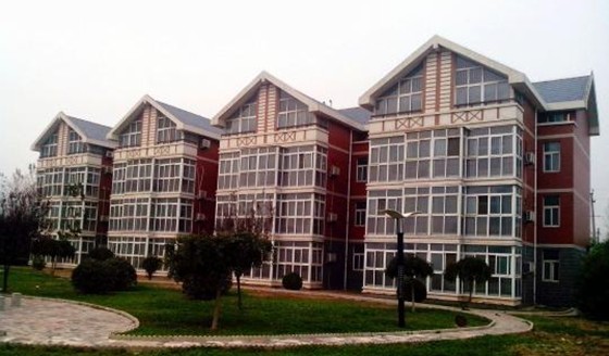 河南一贫困县豪华办公楼扎堆1