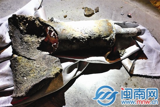 鱼雷虽残缺，但引信、炸药完好，仍有一定的爆炸力