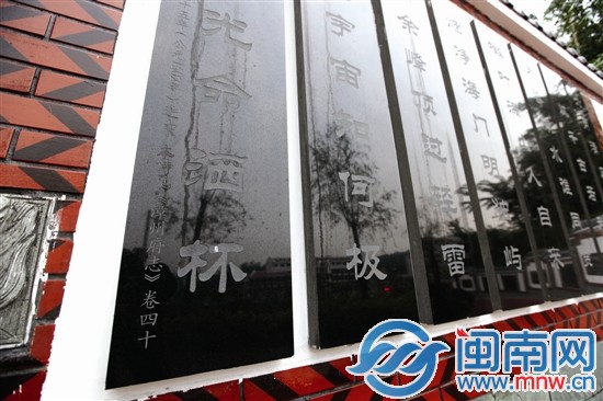 是“洒杯”还是“洒怀”，仍留有争议