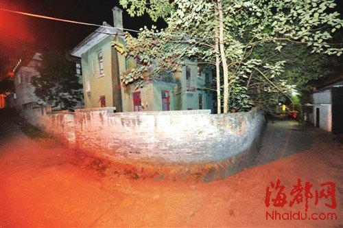 男子680万元拍到一栋危房 鉴定报告：建议拆除