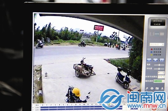 几名民警与林再辉发生肢体冲突