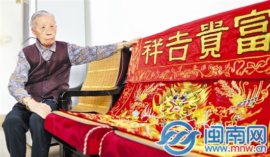 98岁的苏阿婆和她徒弟的刺绣作品
