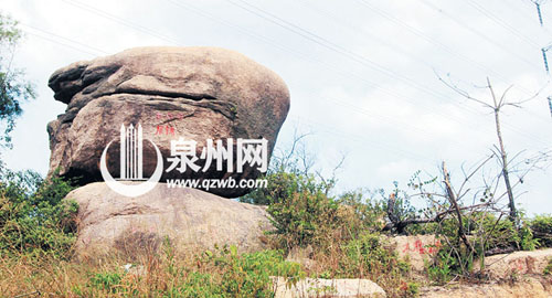 廟下村的鸡母石仿佛在伸长脖颈吟唱