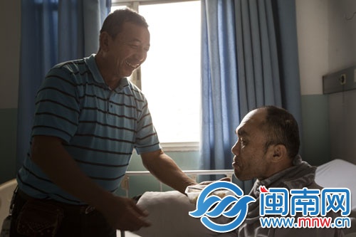 看着王育斌吃饭比之前轻松得多，老庄很开心