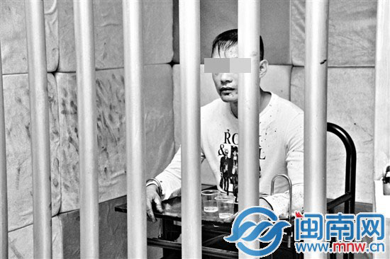 犯罪嫌疑人在接受审讯