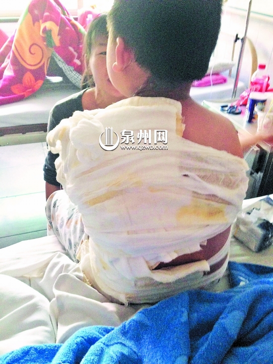 小杨在医院接受治疗
