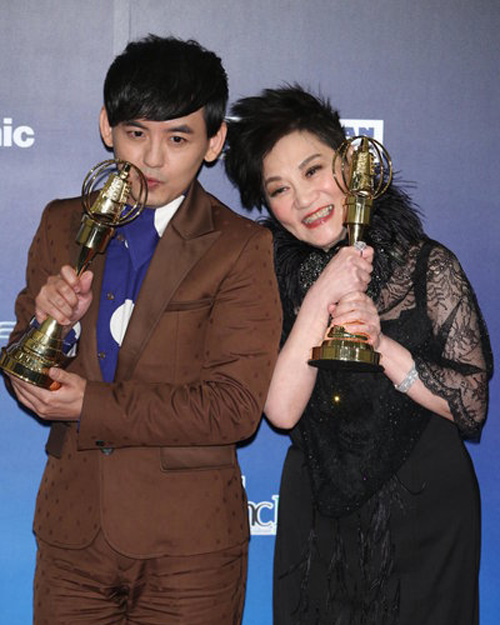 综艺节目最佳主持人：张小燕、黄子佼《红白红白我胜 