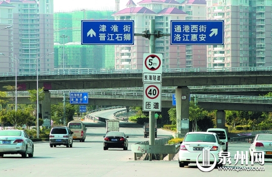 路牌只附带限高标志