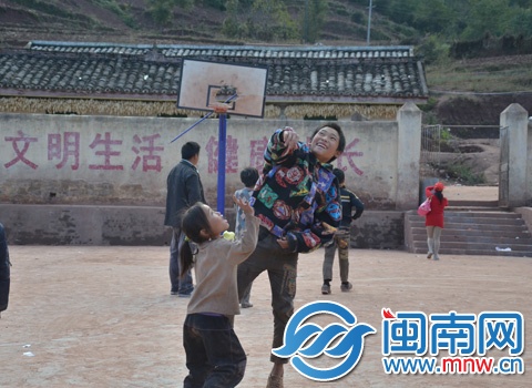 孩子们依旧玩得很带劲