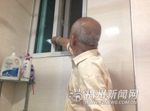 西园雅居发生入室盗窃　小偷用刀逼业主开门逃跑2