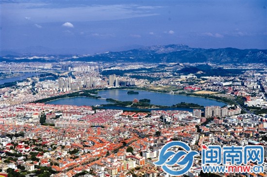 高空下，西湖公园、泉州博物馆、闽台缘博物馆等构筑 