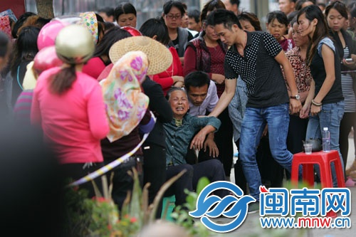 庄某突然离去，他母亲很伤心