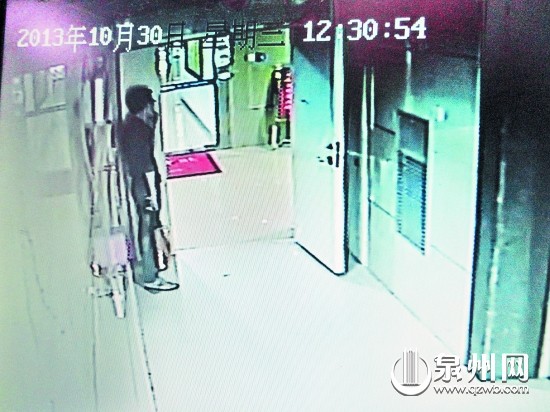 假装打电话